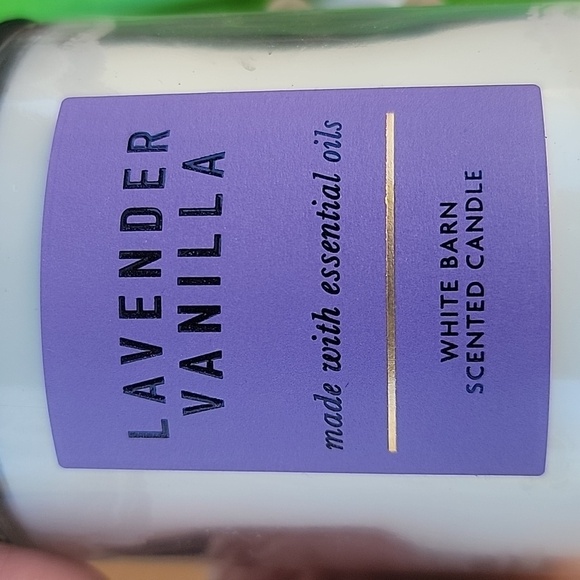 White Barn Lavender Vanilla Scented Candle - Picture 3 of 3